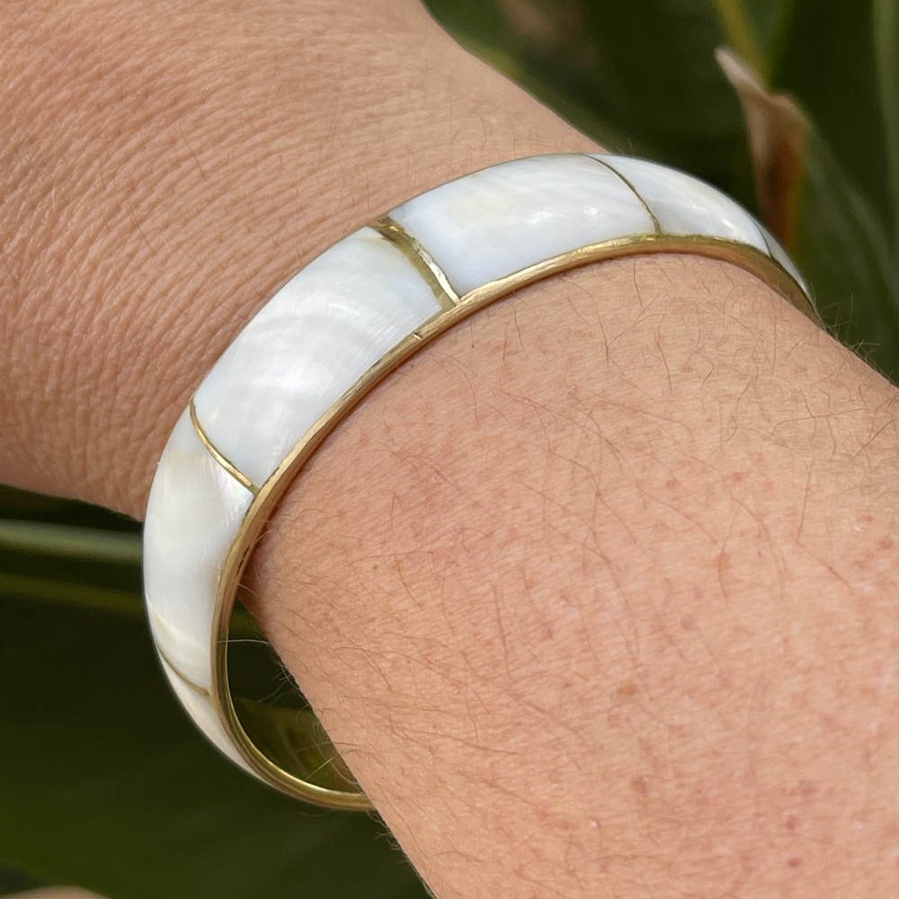 Mother of pearl inlay brass bangle bracelet - Picture 3 of 5